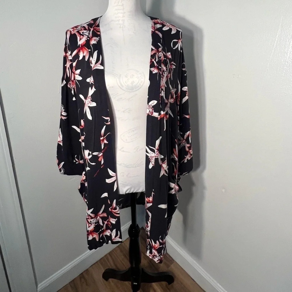 Knot Sisters M kimono embroidered detail floral print 100% viscose 32.5 inches L